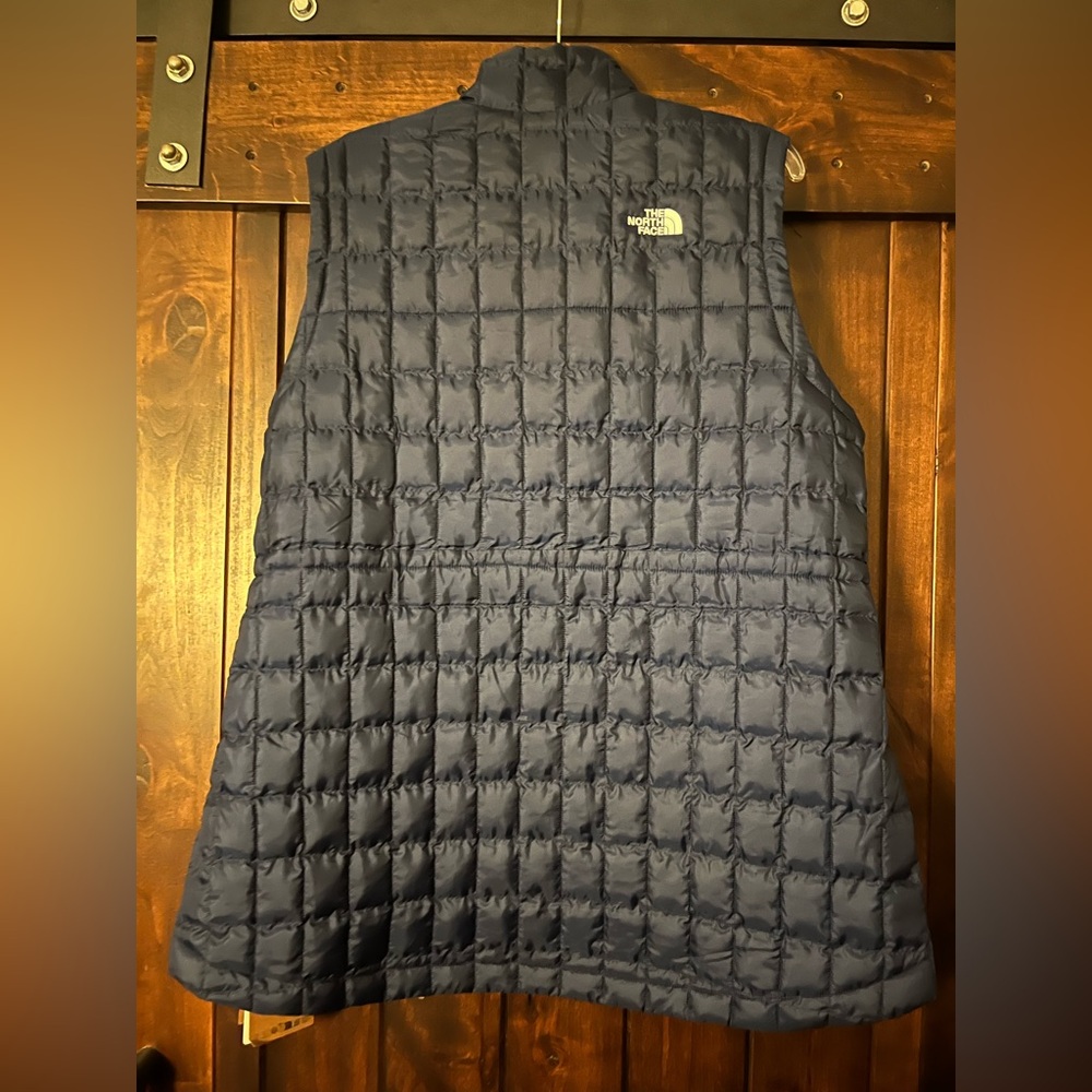 The North Face Women’s Summit Navy Insulated Vest - Picture 6 of 6